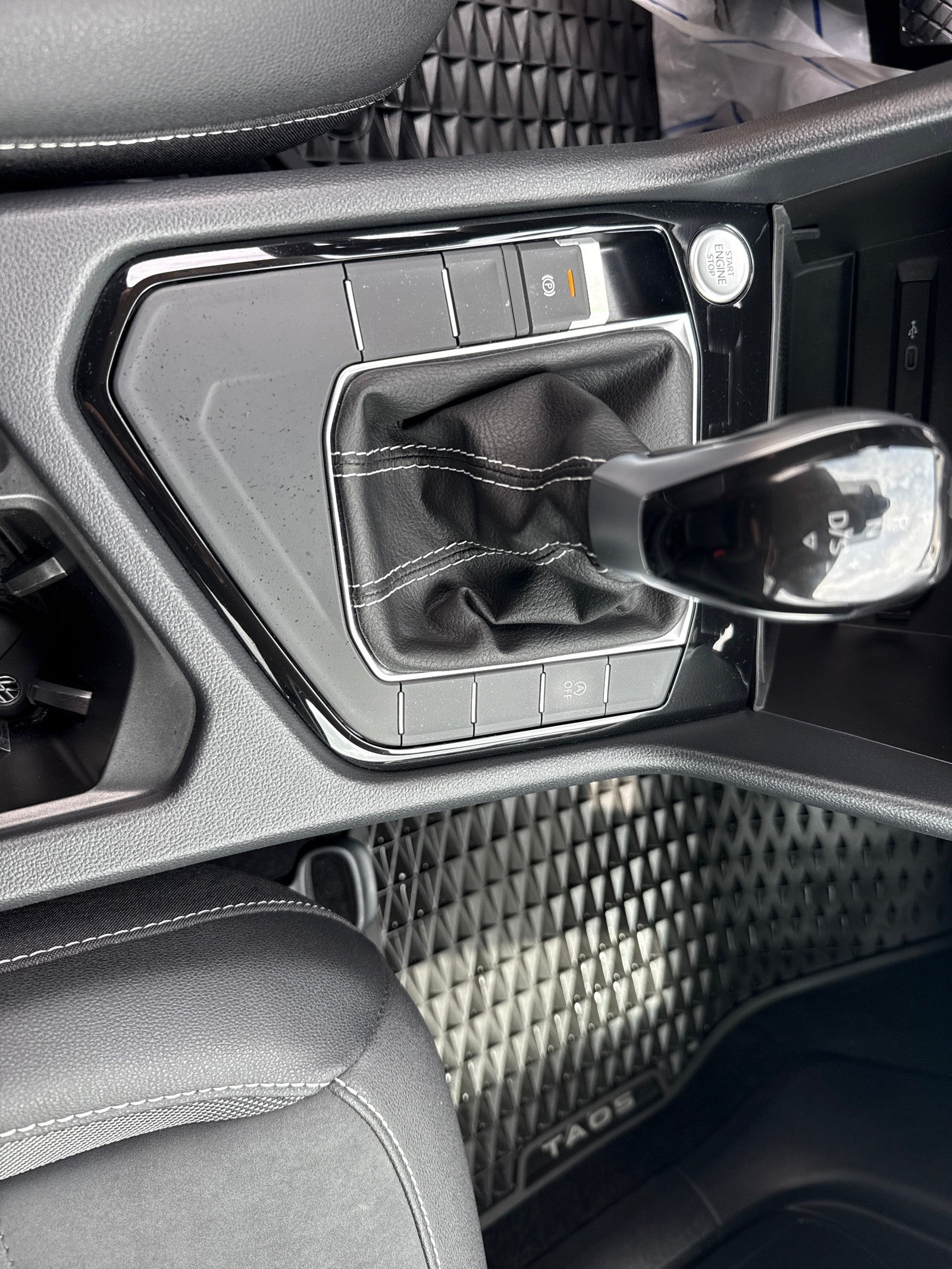 2023 Volkswagen Taos SE FWD