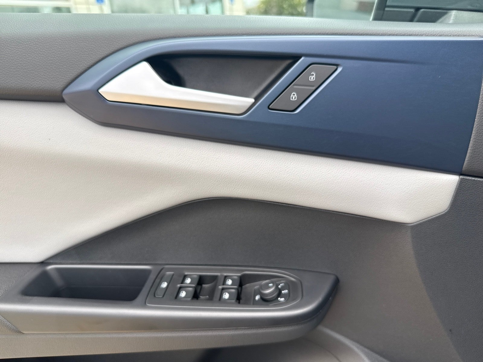 2023 Volkswagen Taos SE FWD