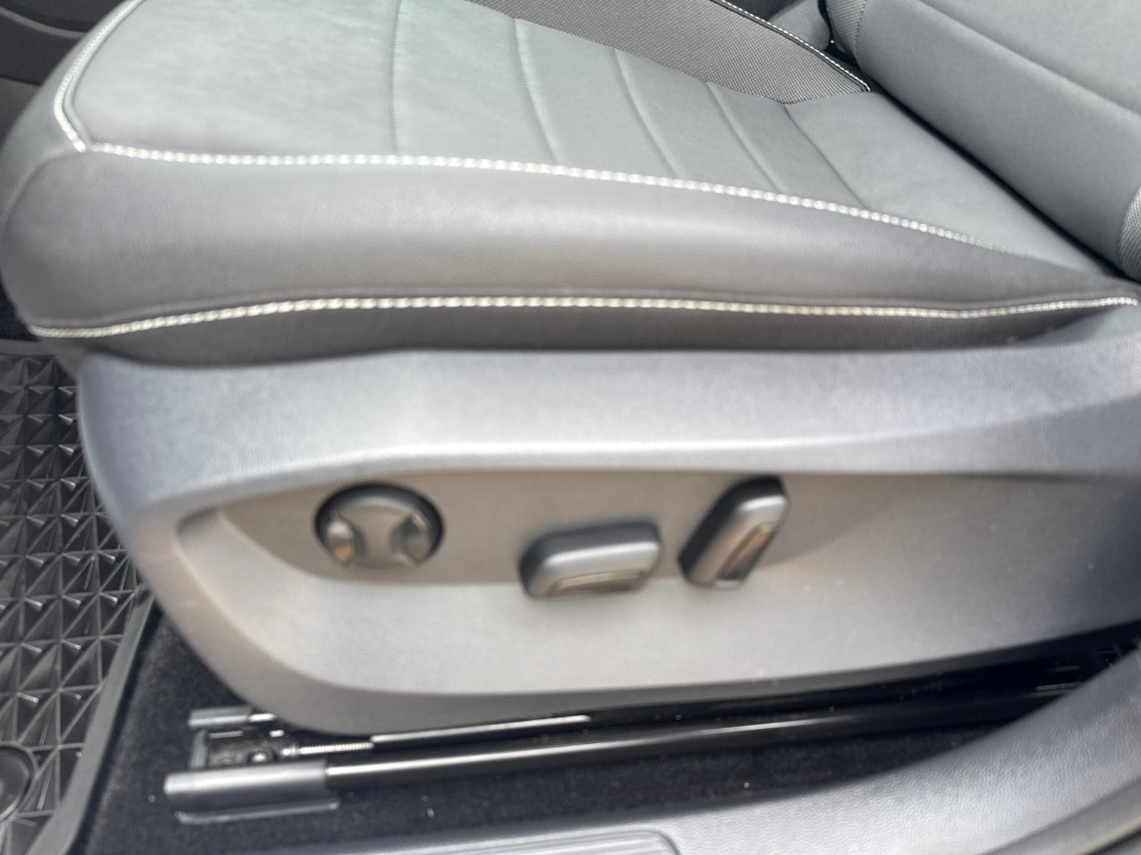 2023 Volkswagen Taos SE FWD