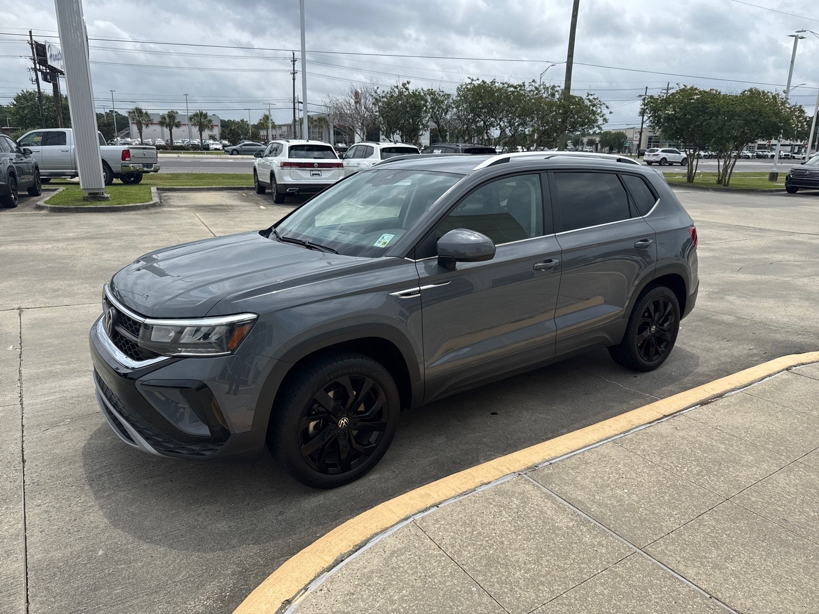 2023 Volkswagen Taos SE FWD