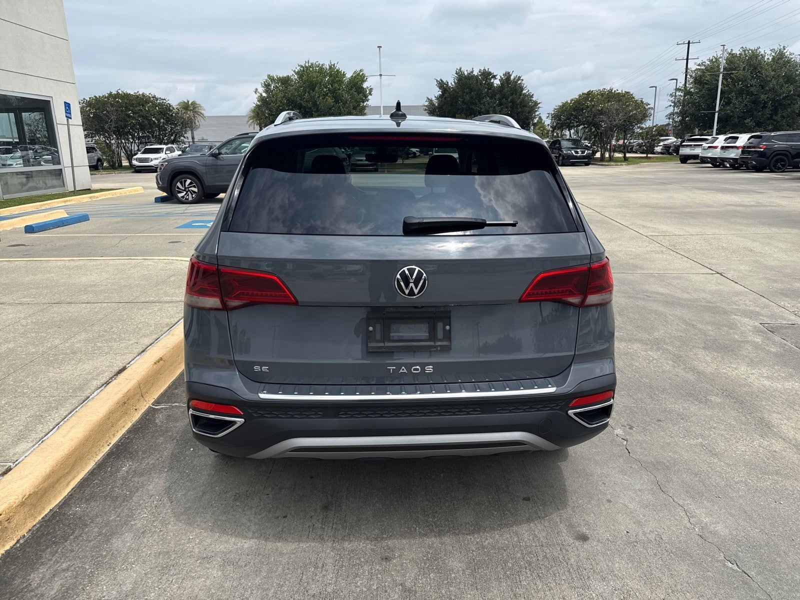 2023 Volkswagen Taos SE FWD