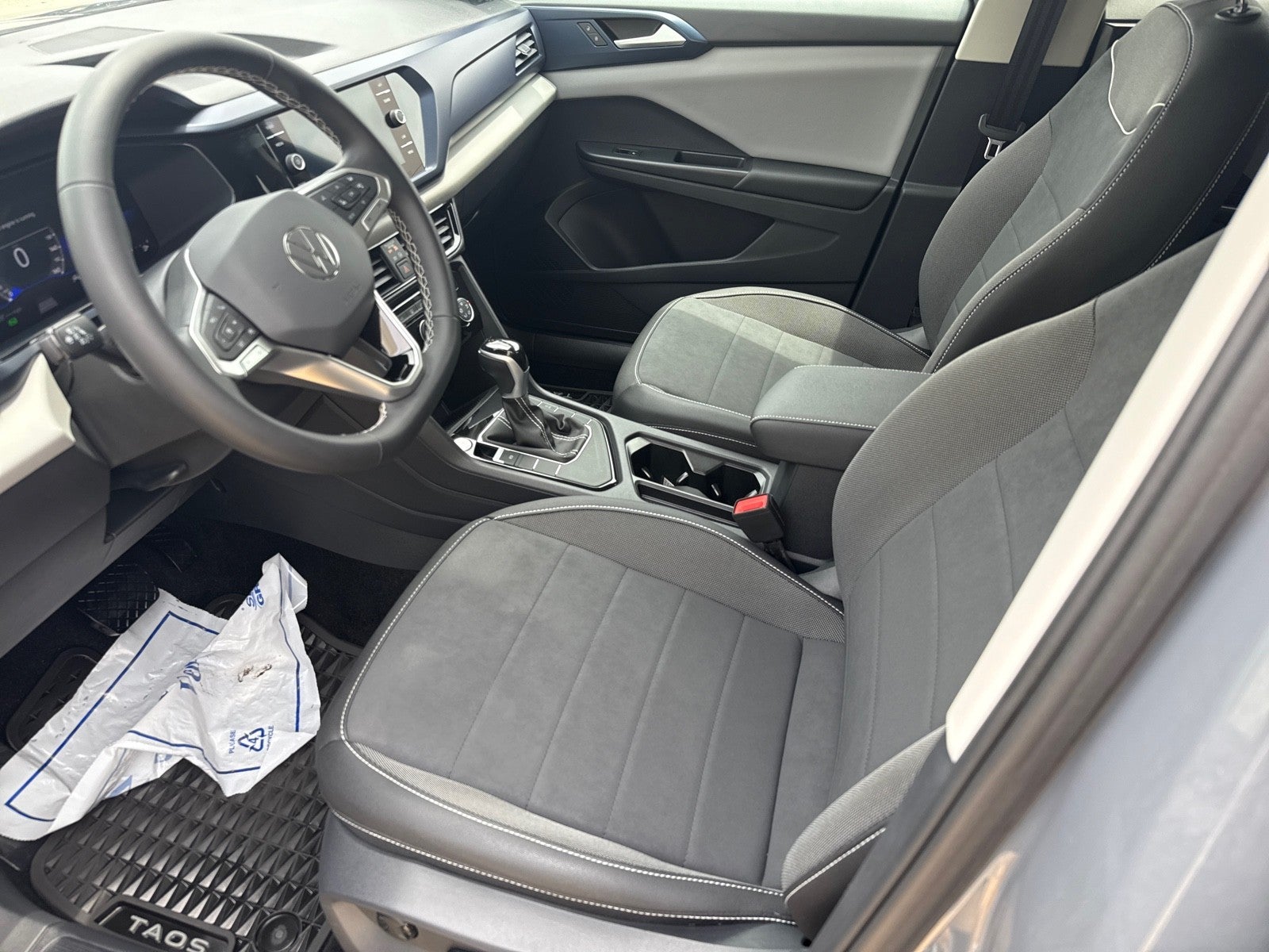 2023 Volkswagen Taos SE FWD