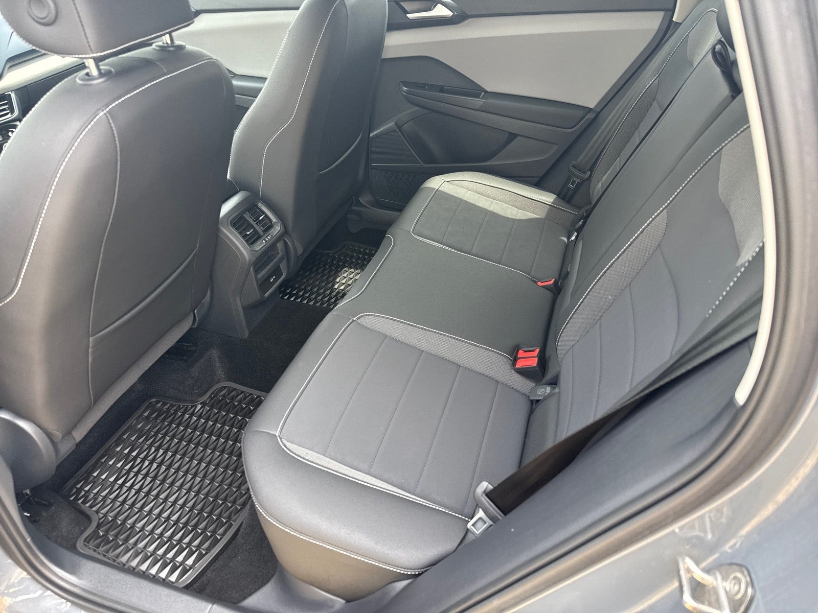 2023 Volkswagen Taos SE FWD