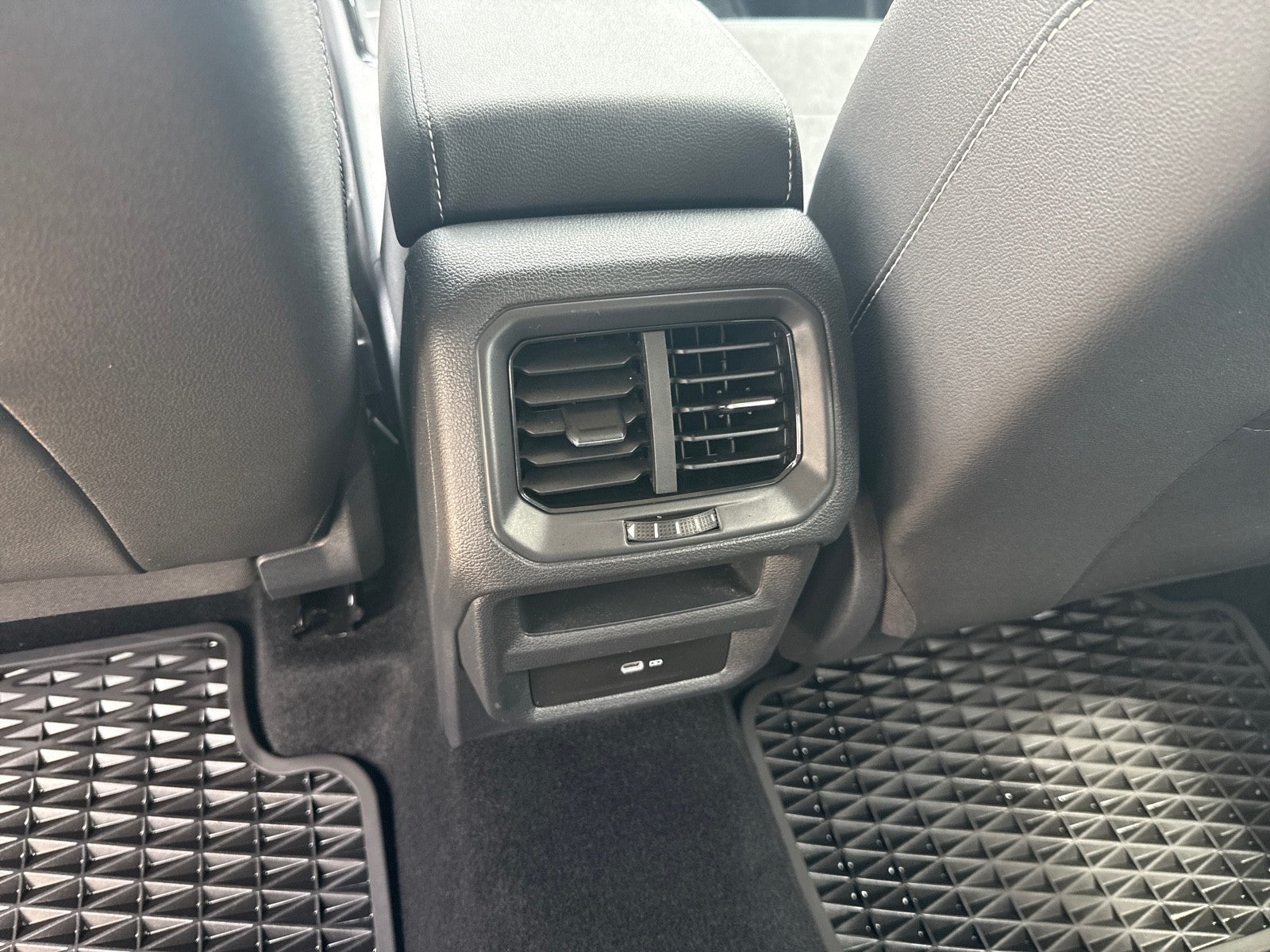2023 Volkswagen Taos SE FWD