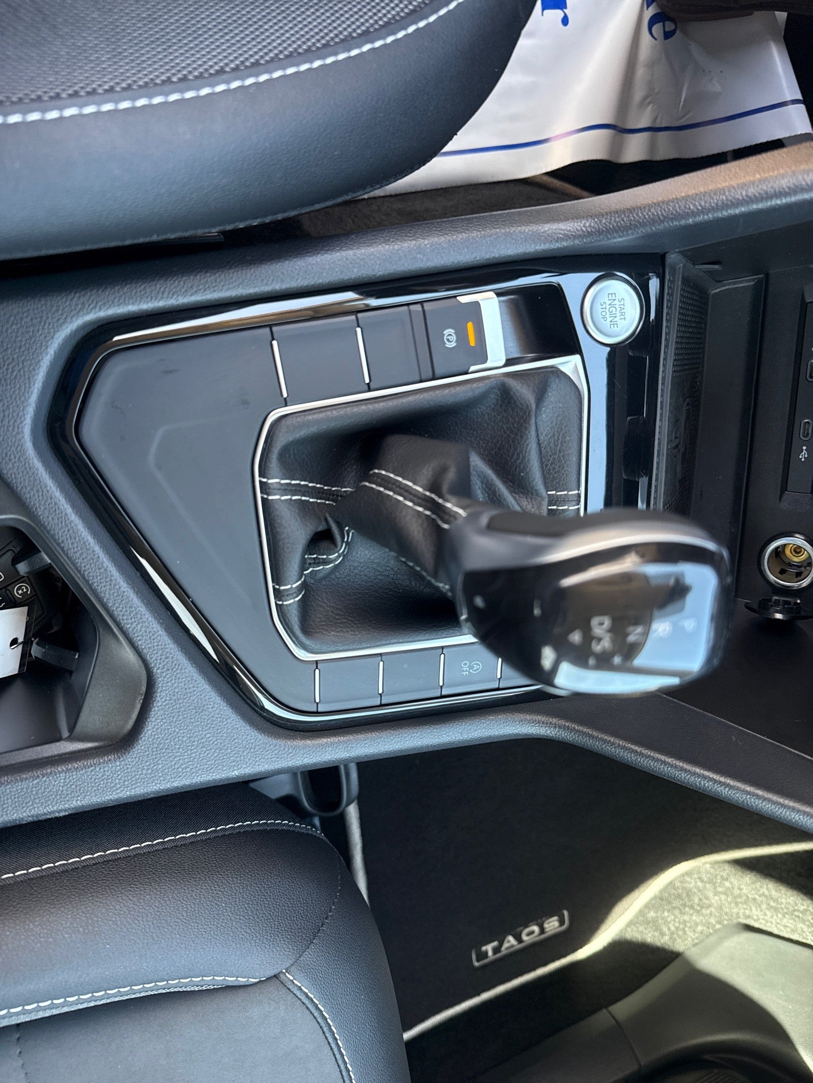 2023 Volkswagen Taos SE FWD