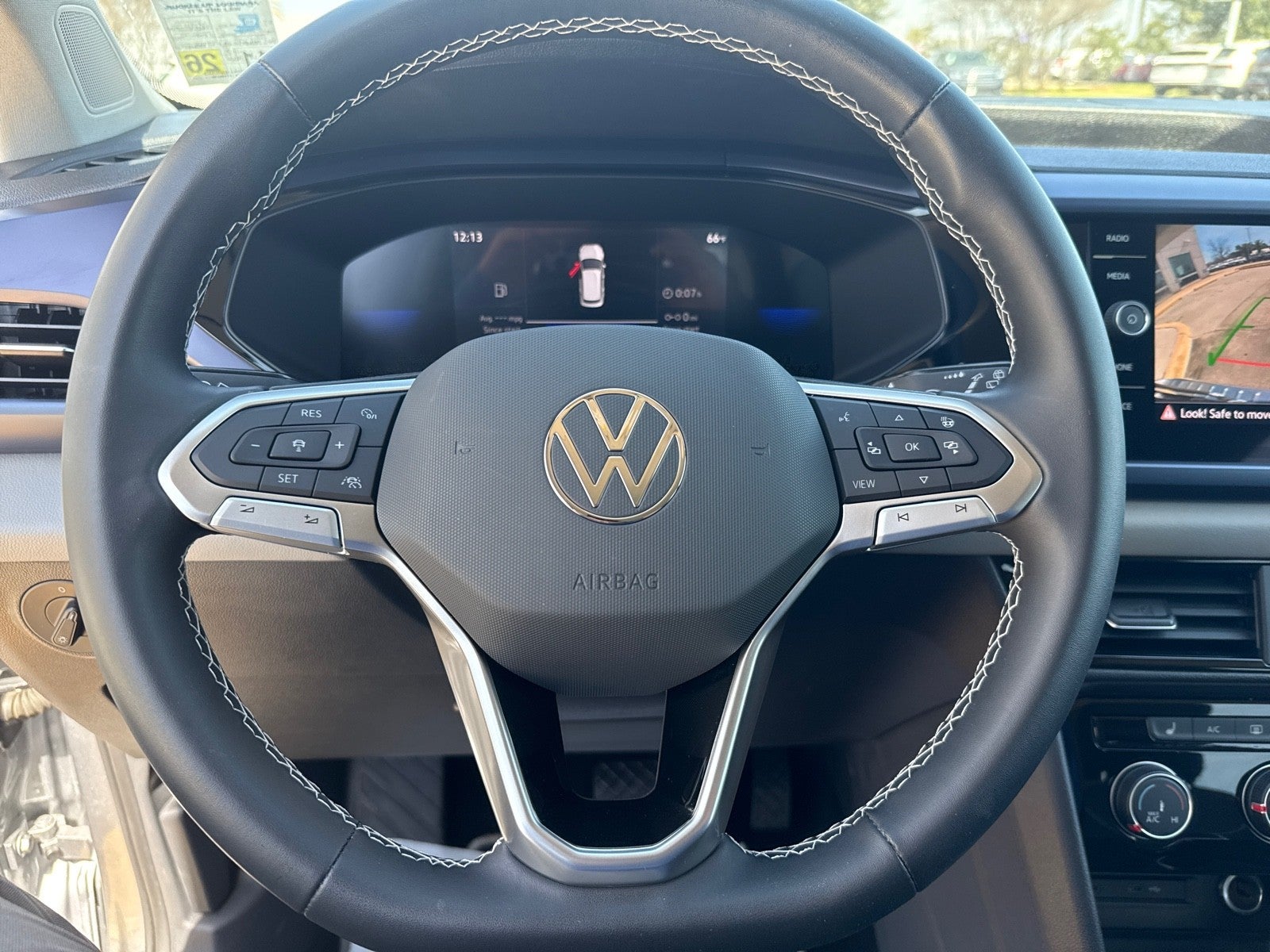 2023 Volkswagen Taos SE FWD