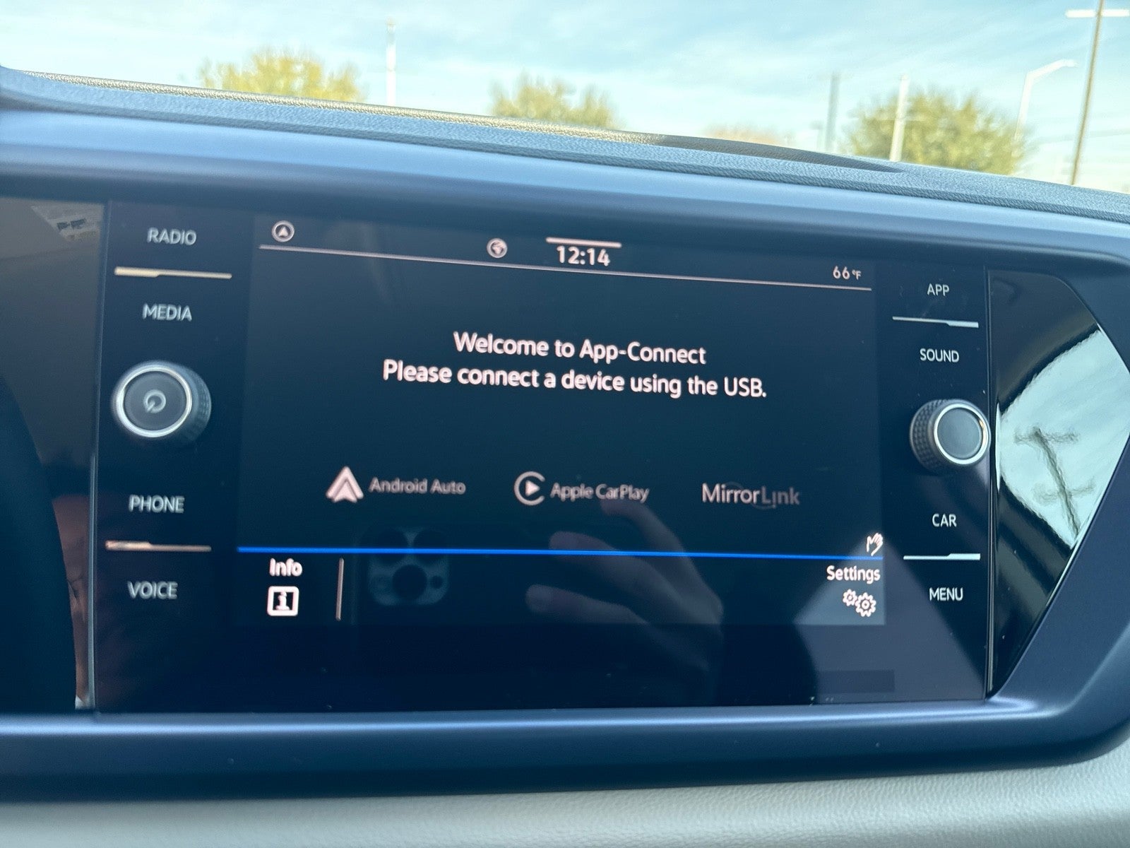 2023 Volkswagen Taos SE FWD