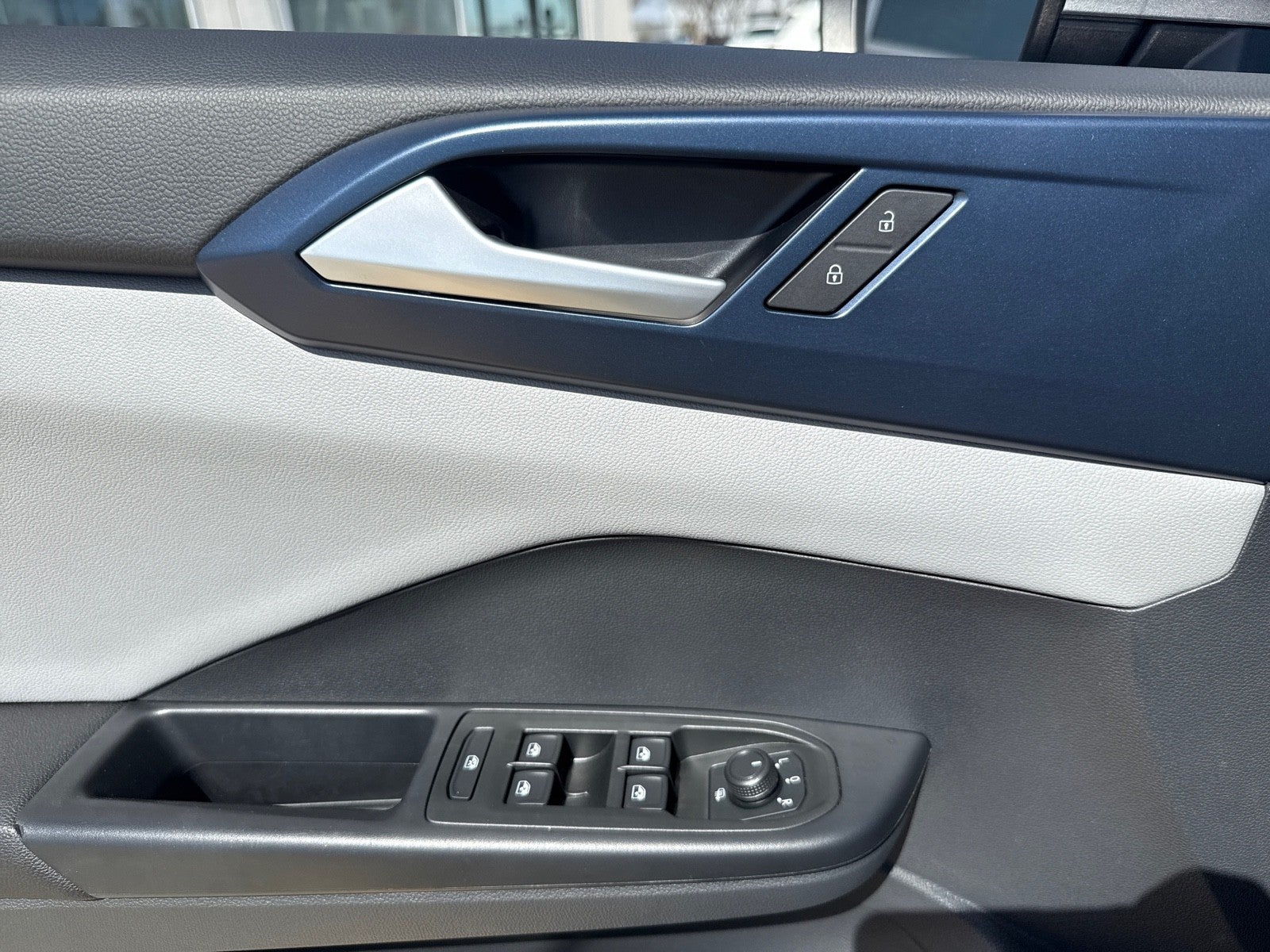 2023 Volkswagen Taos SE FWD