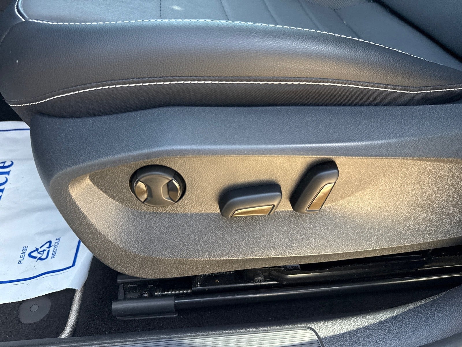 2023 Volkswagen Taos SE FWD