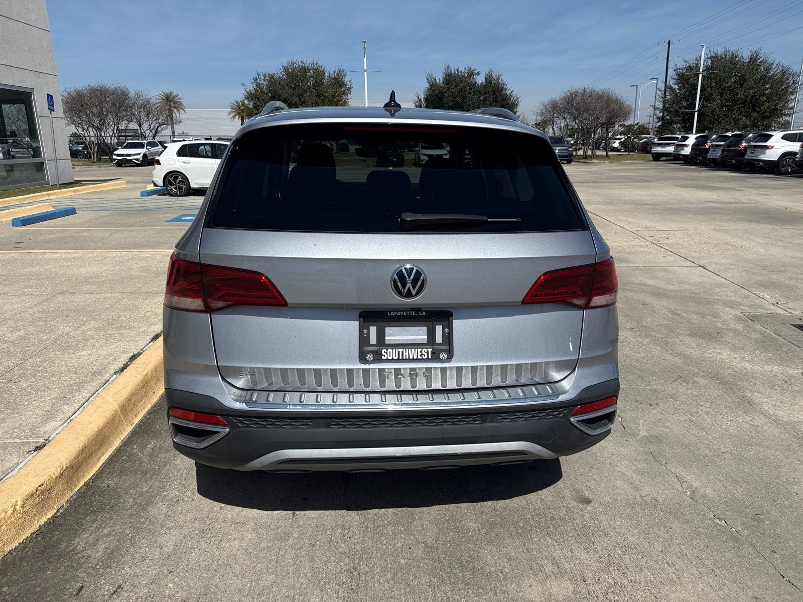 2023 Volkswagen Taos SE FWD