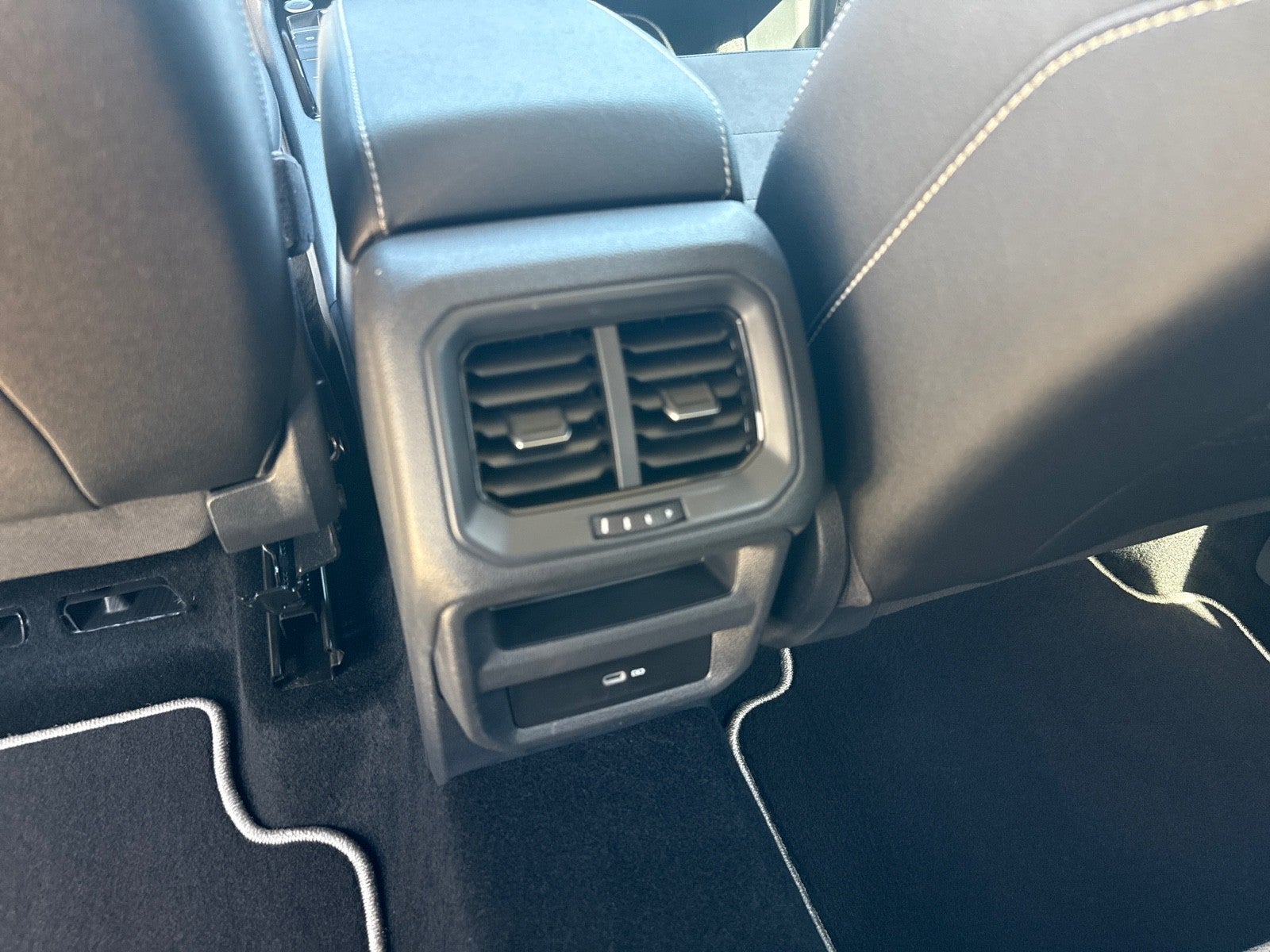 2023 Volkswagen Taos SE FWD