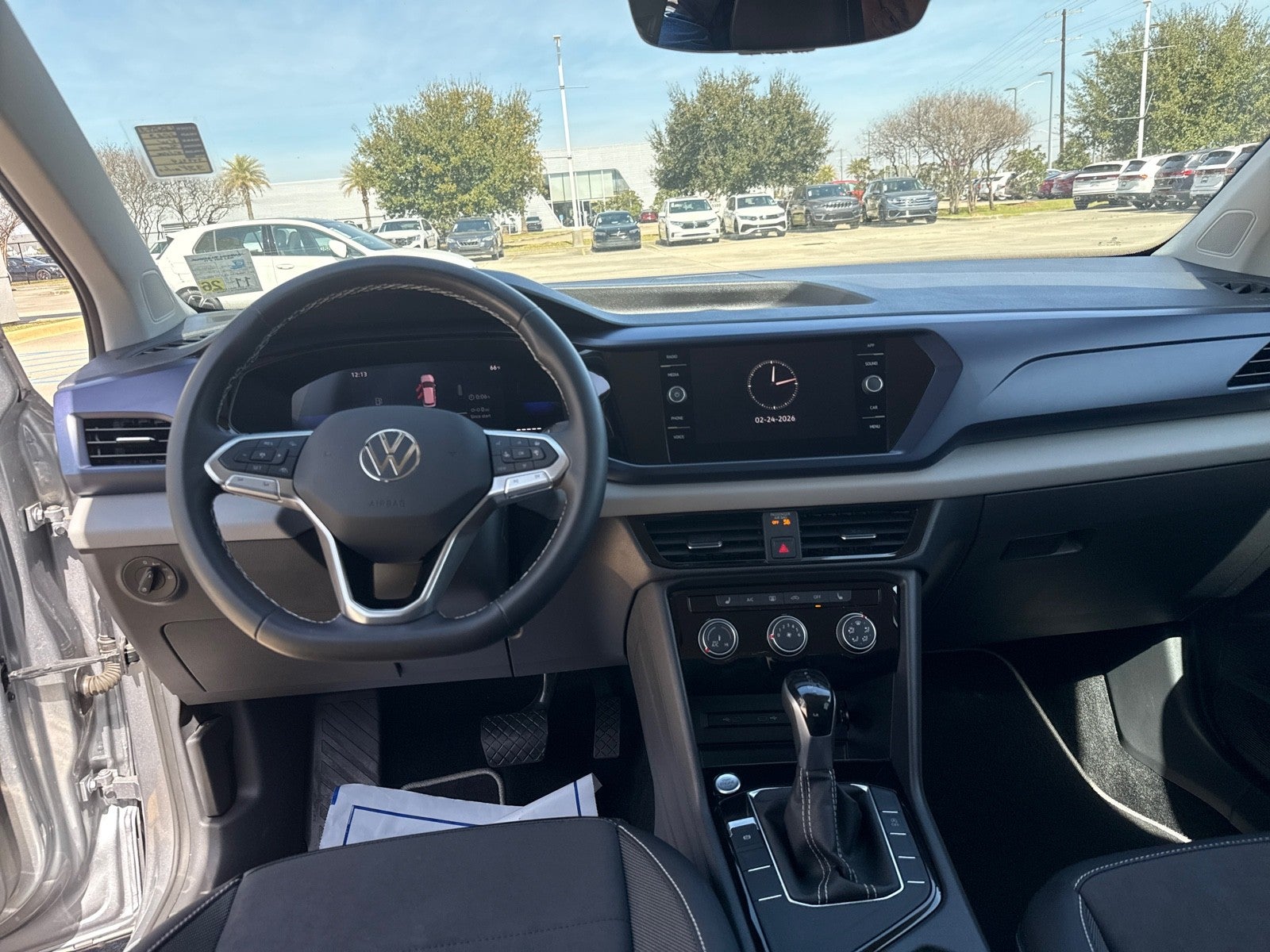 2023 Volkswagen Taos SE FWD