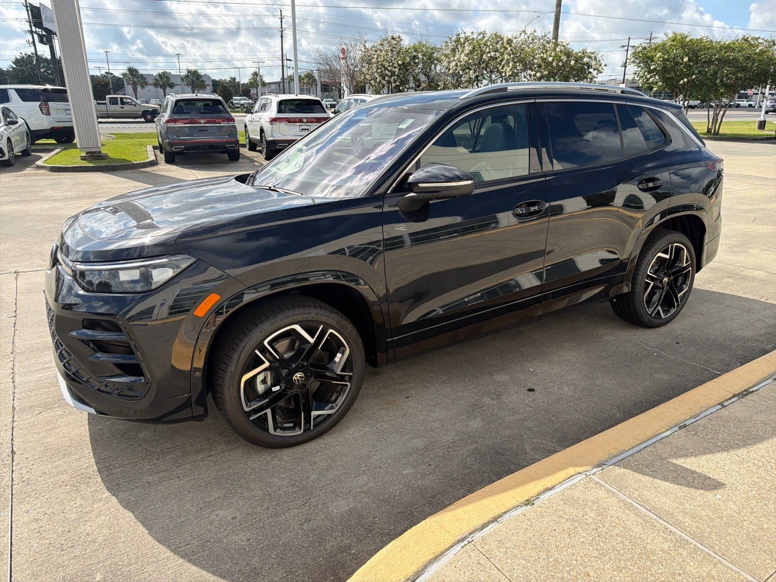 2026 Volkswagen Tiguan SEL R-Line Turbo 4MOTION