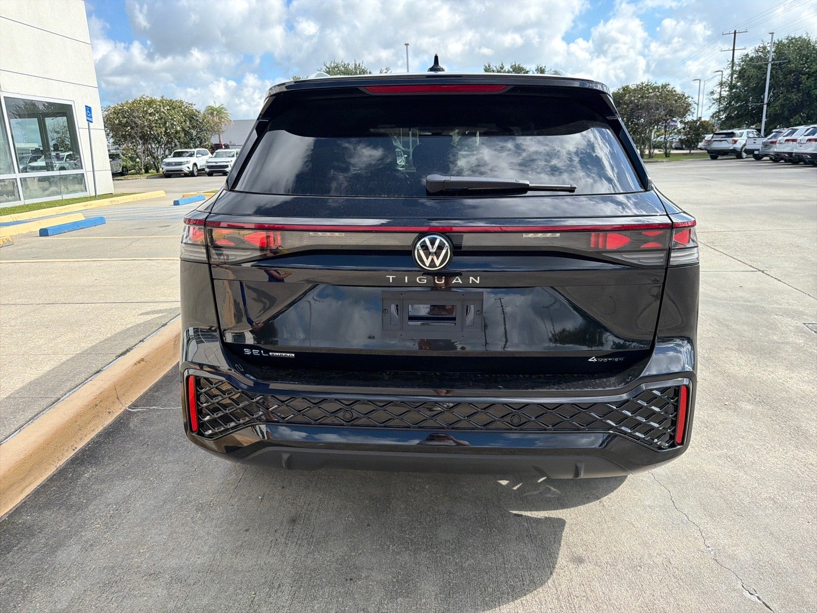 2026 Volkswagen Tiguan SEL R-Line Turbo 4MOTION