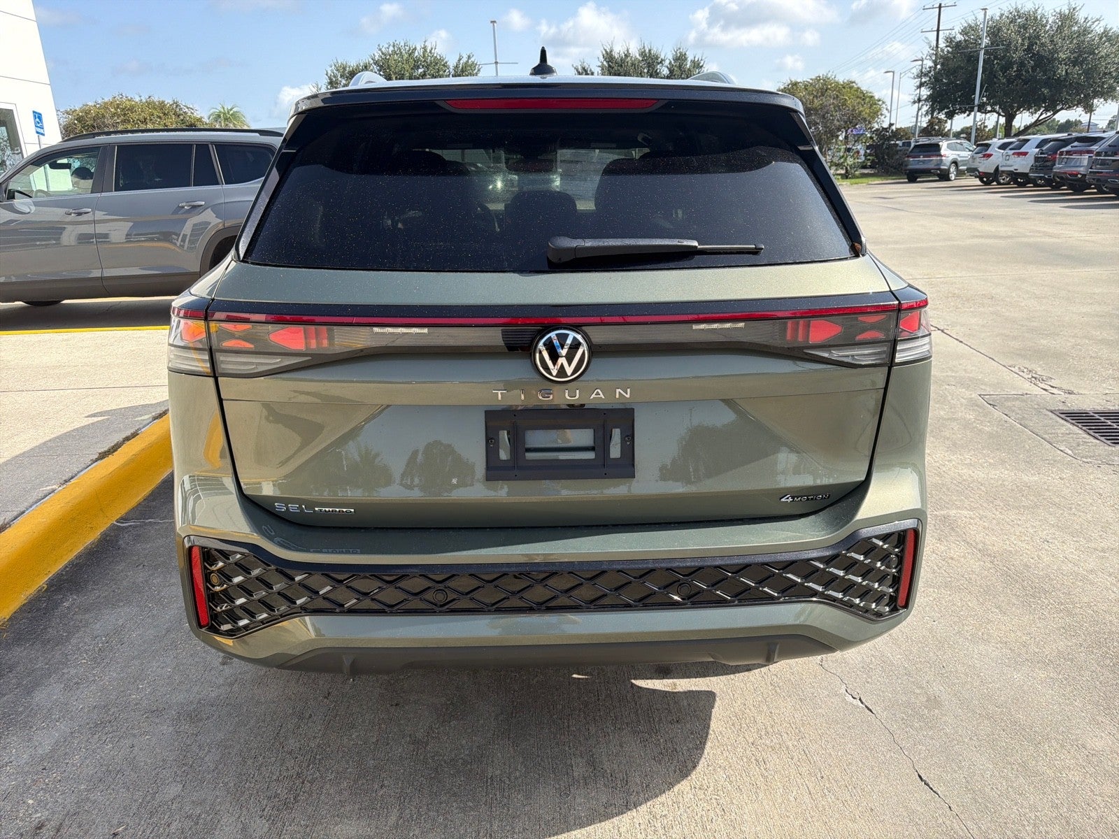 2026 Volkswagen Tiguan SEL R-Line Turbo 4MOTION