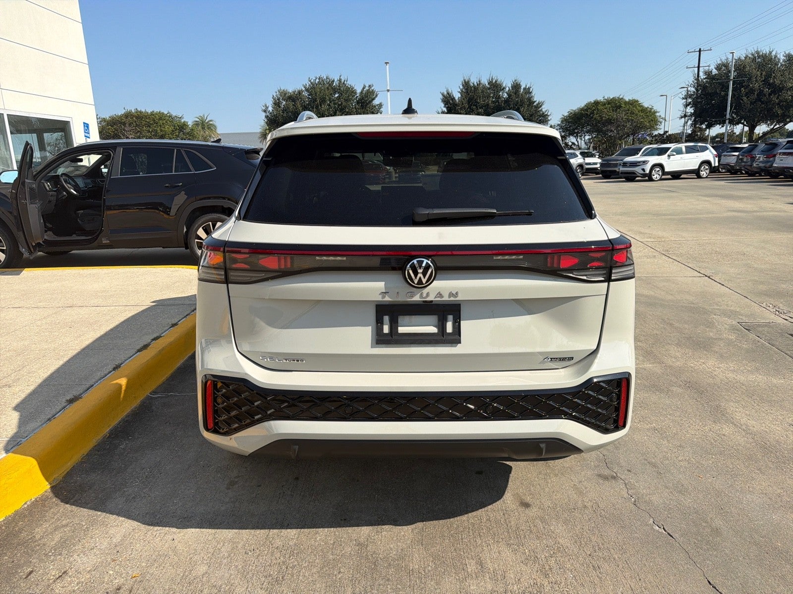 2026 Volkswagen Tiguan SEL R-Line Turbo 4MOTION