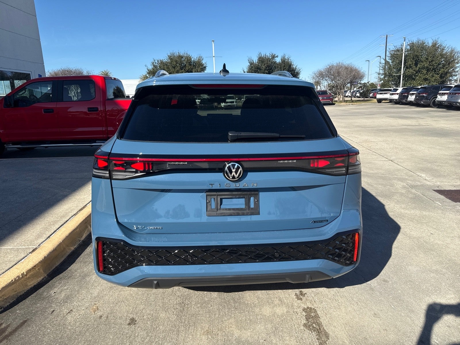 2026 Volkswagen Tiguan 2.0T SEL R-Line 4MOTION