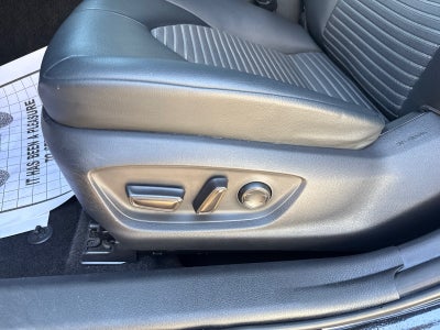 2019 Toyota Camry SE Auto (Natl)