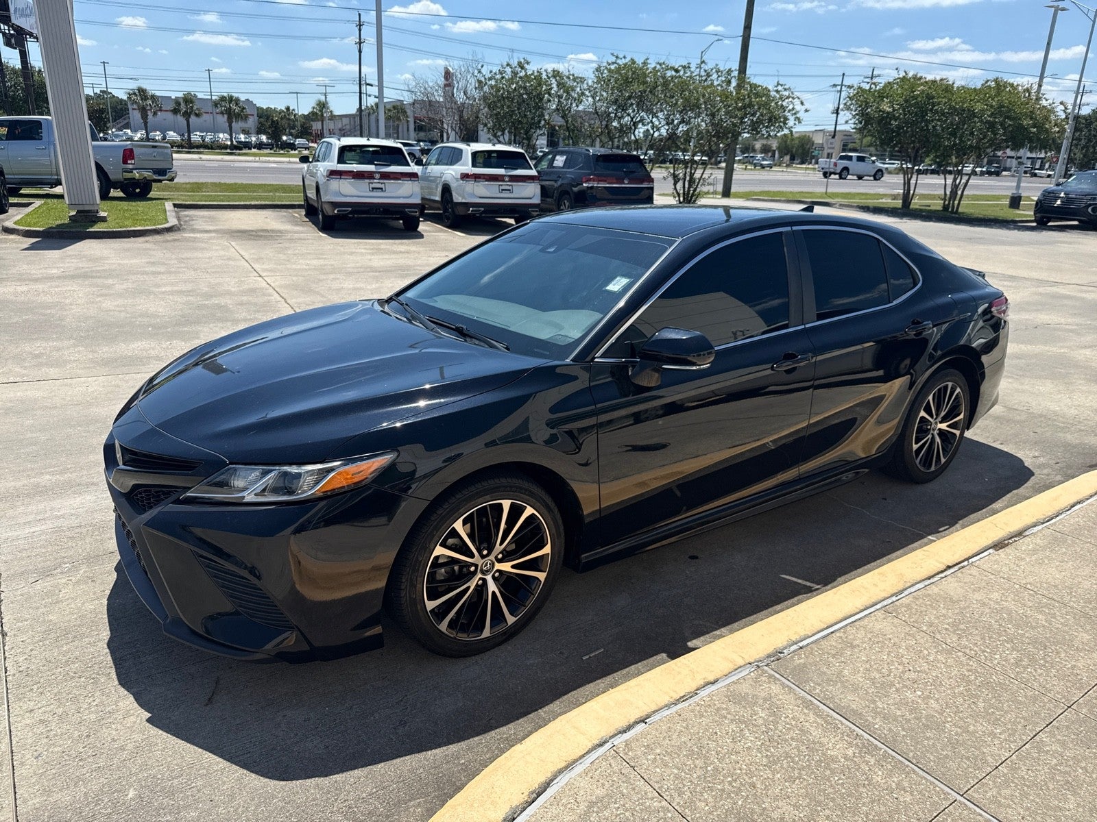 2019 Toyota Camry SE Auto (Natl)