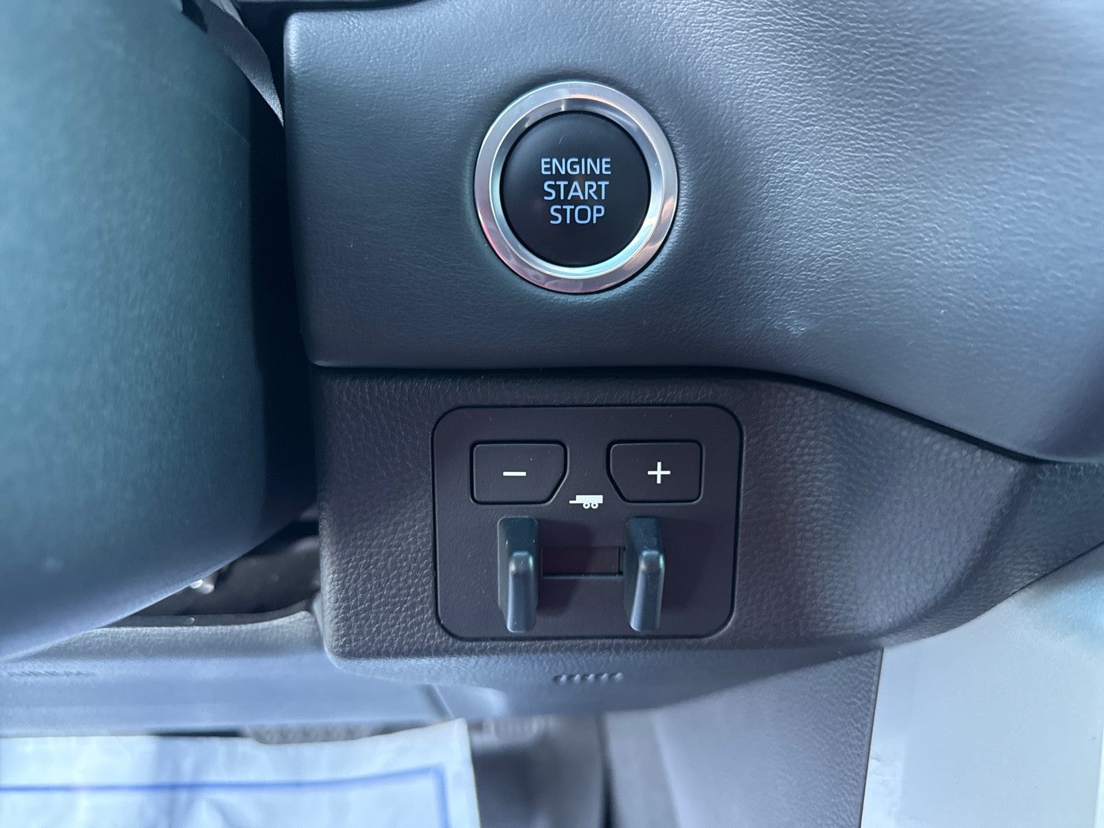 2022 Toyota Tundra 2WD Platinum CrewMax 5.5' Bed (Natl)