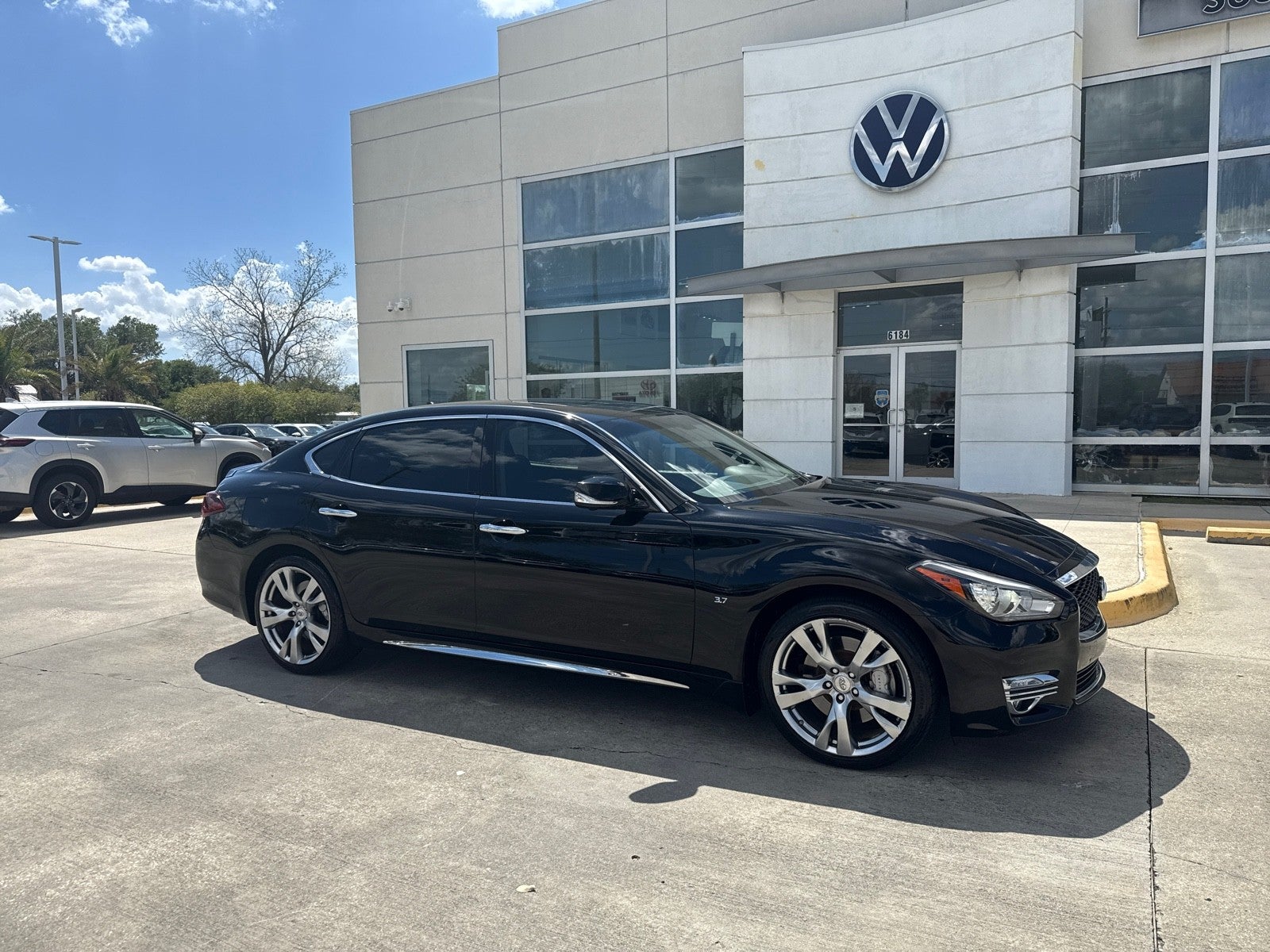 2017 INFINITI Q70L 3.7 RWD