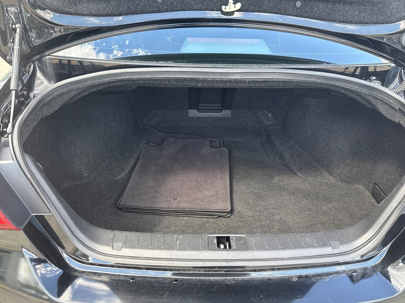 2017 INFINITI Q70L 3.7 RWD