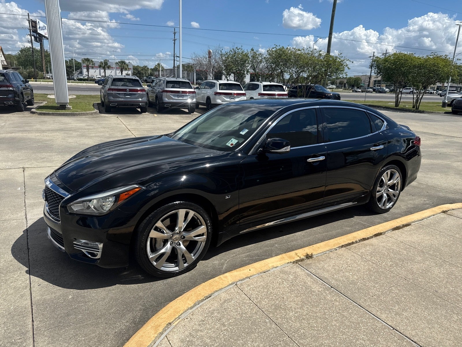 2017 INFINITI Q70L 3.7 RWD