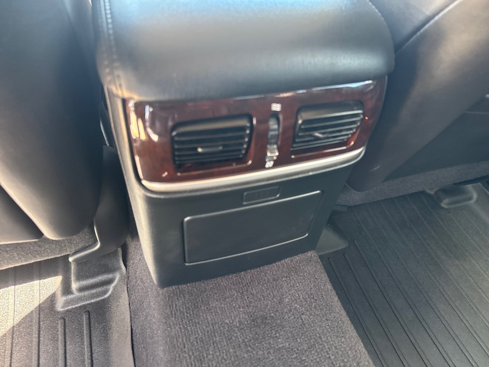 2017 INFINITI Q70L 3.7 RWD