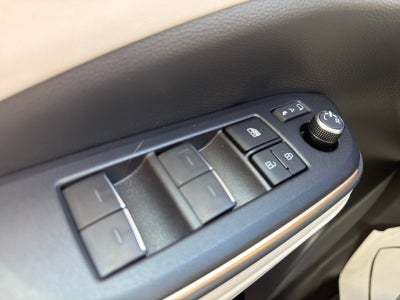 2023 Toyota Crown Limited AWD (Natl)