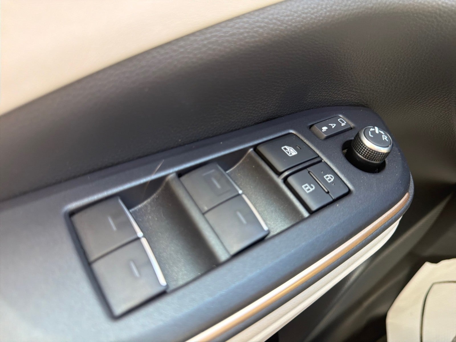 2023 Toyota Crown Limited AWD (Natl)