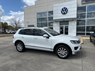 2016 Volkswagen Touareg 4dr V6 Sport w/Technology