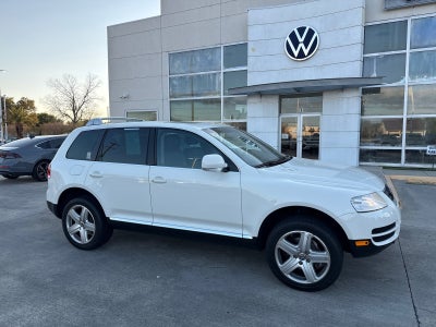 2004 Volkswagen Touareg Base