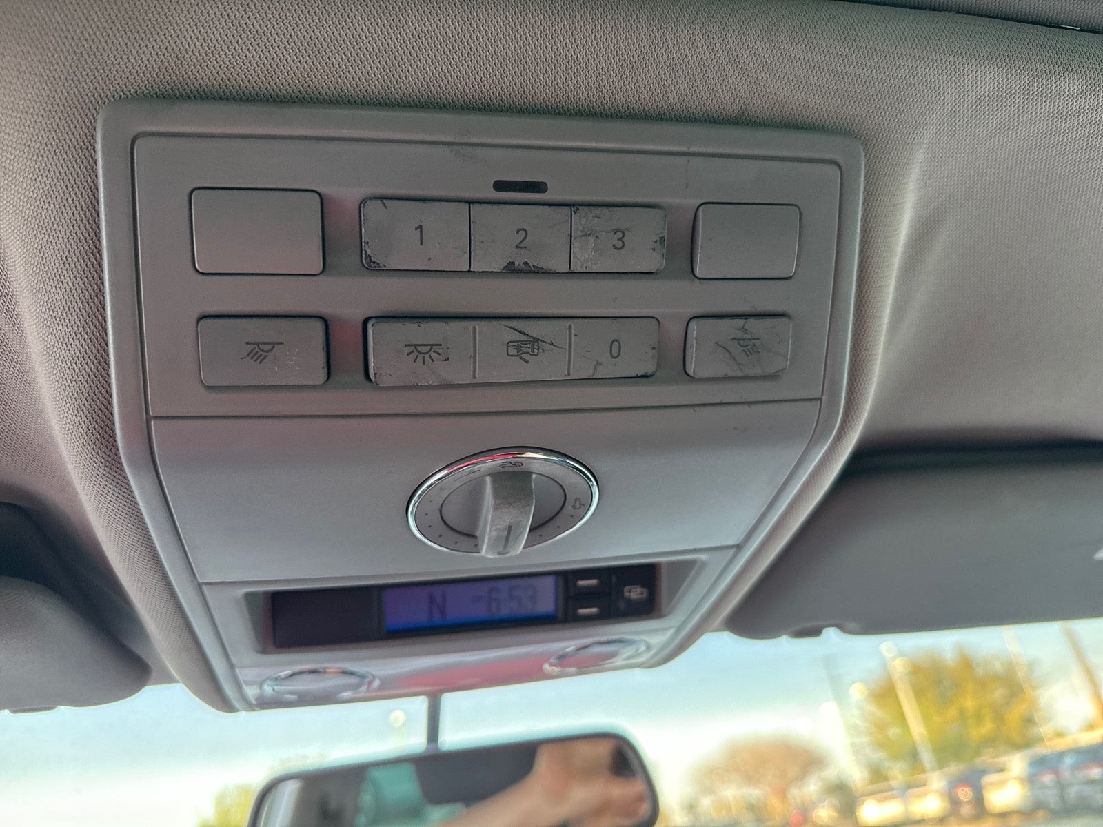 2004 Volkswagen Touareg Base