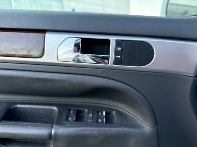 2004 Volkswagen Touareg Base