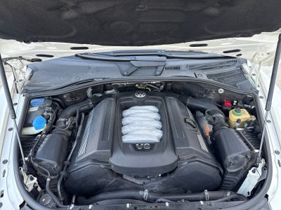 2004 Volkswagen Touareg Base