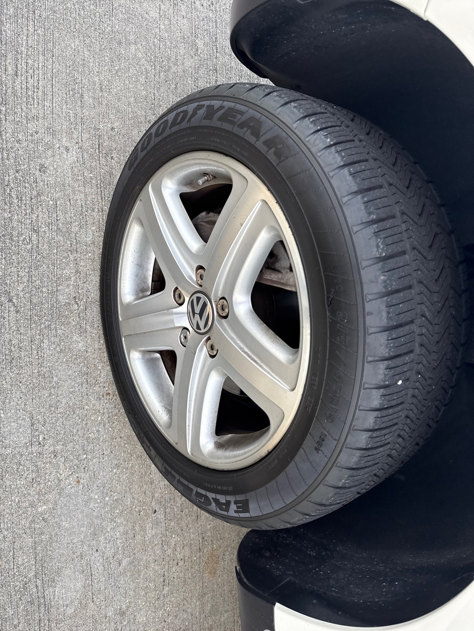 2004 Volkswagen Touareg Base