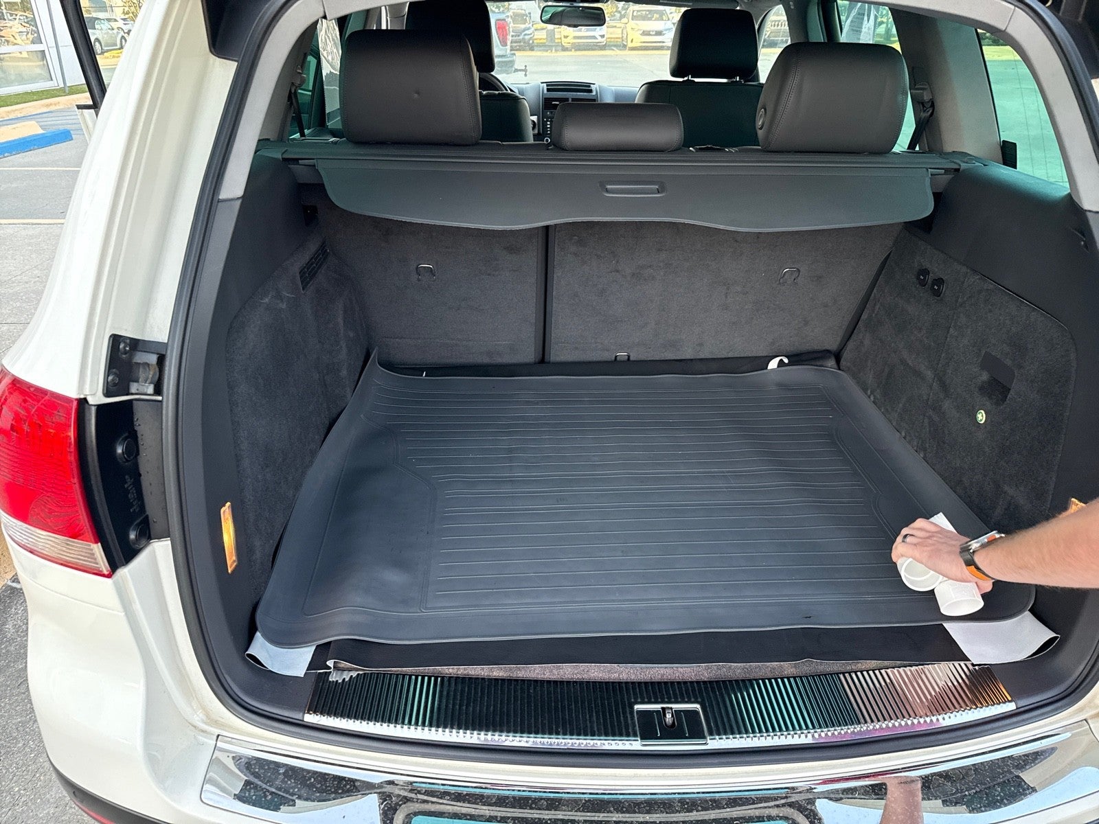 2004 Volkswagen Touareg Base