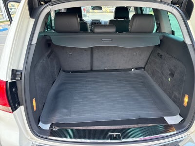 2004 Volkswagen Touareg Base