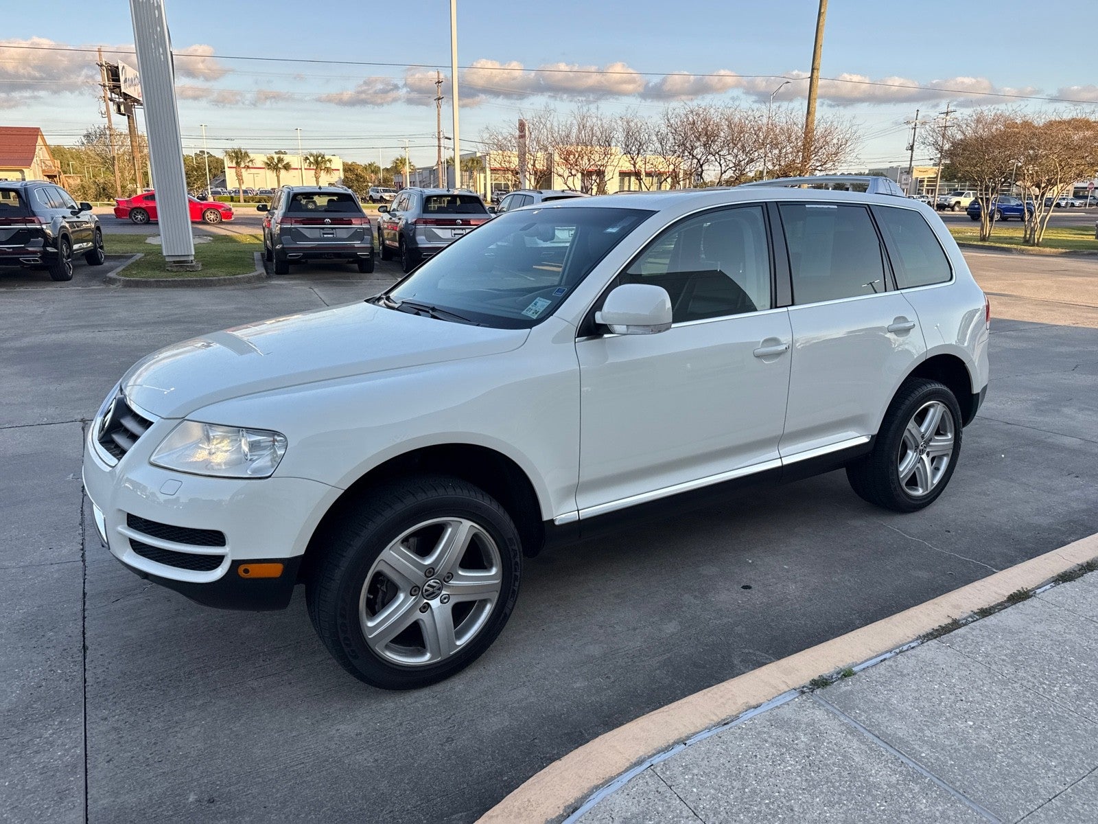 2004 Volkswagen Touareg Base