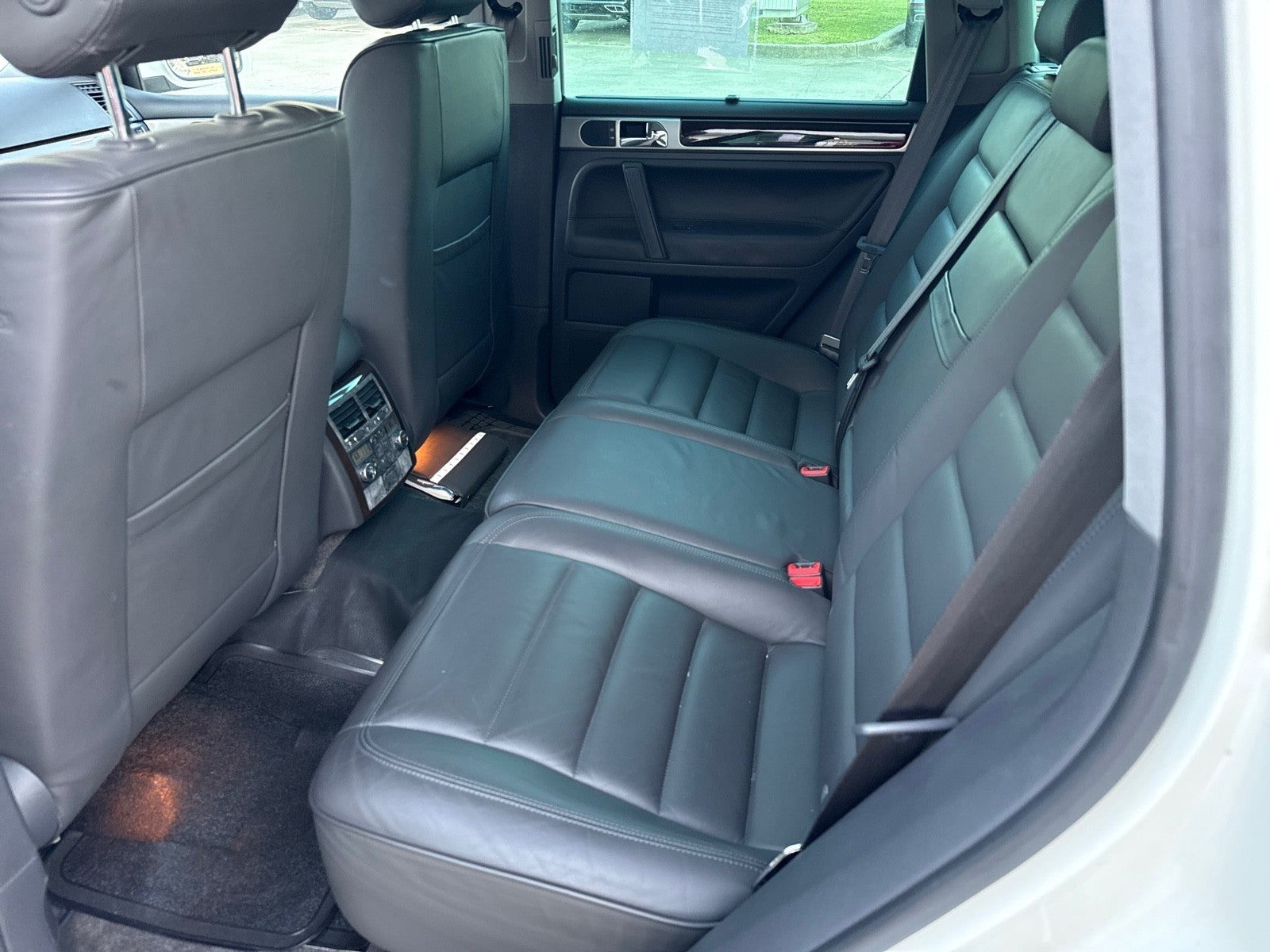 2004 Volkswagen Touareg Base