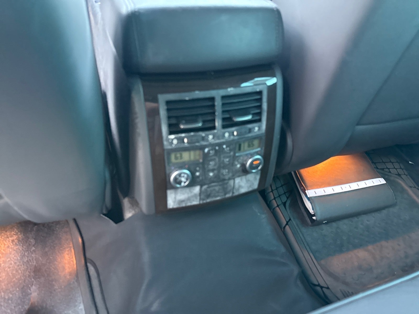 2004 Volkswagen Touareg Base