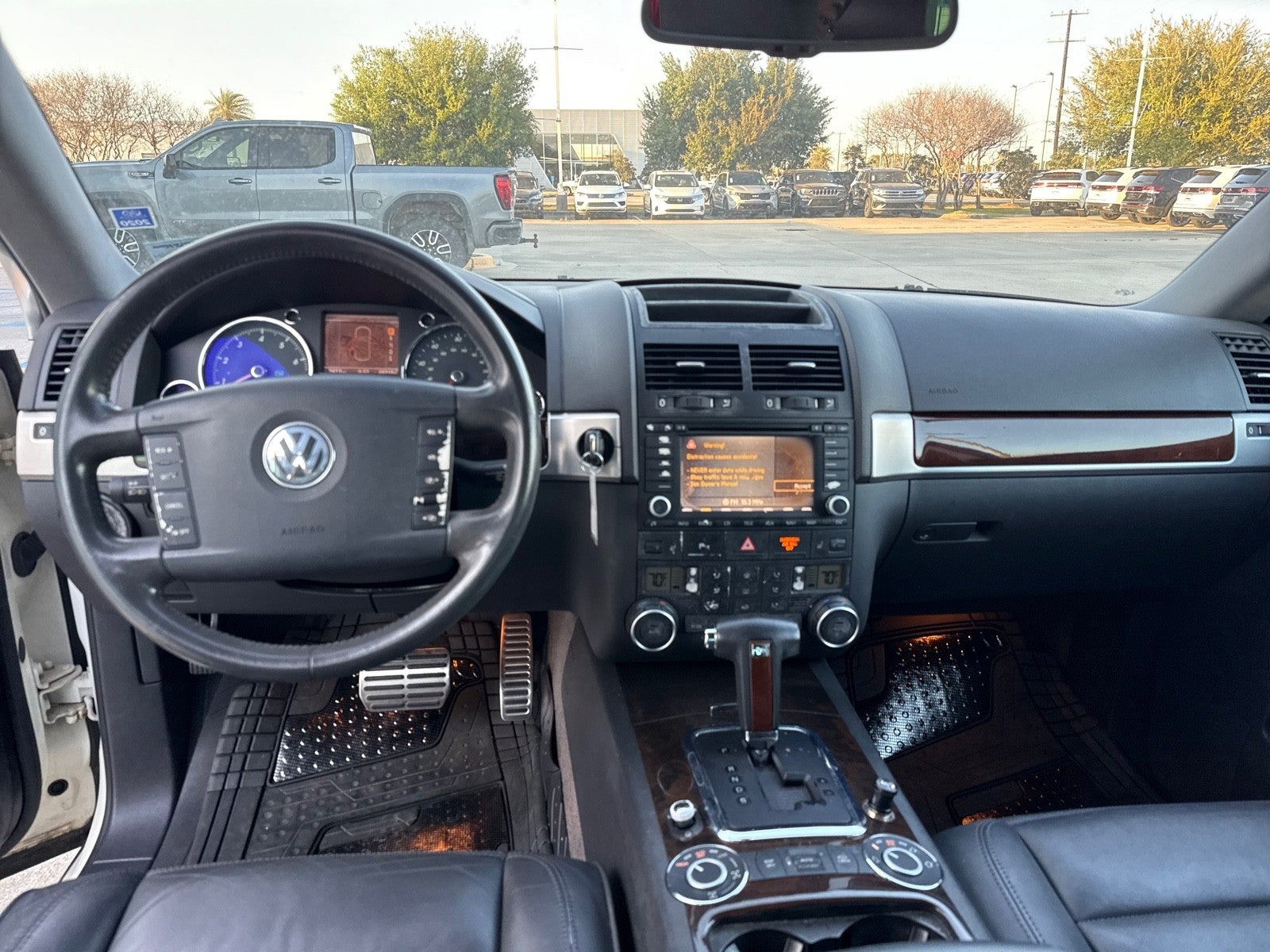 2004 Volkswagen Touareg Base