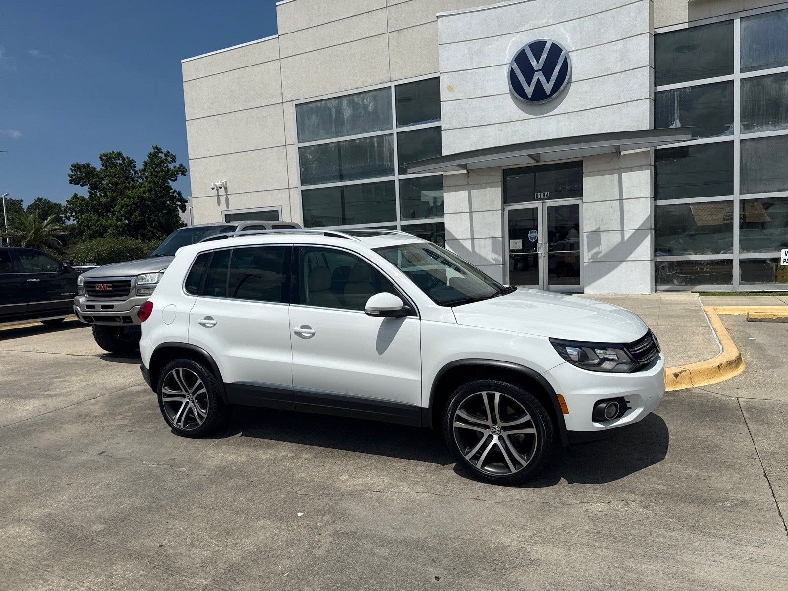 2017 Volkswagen Tiguan 2.0T SEL's photo