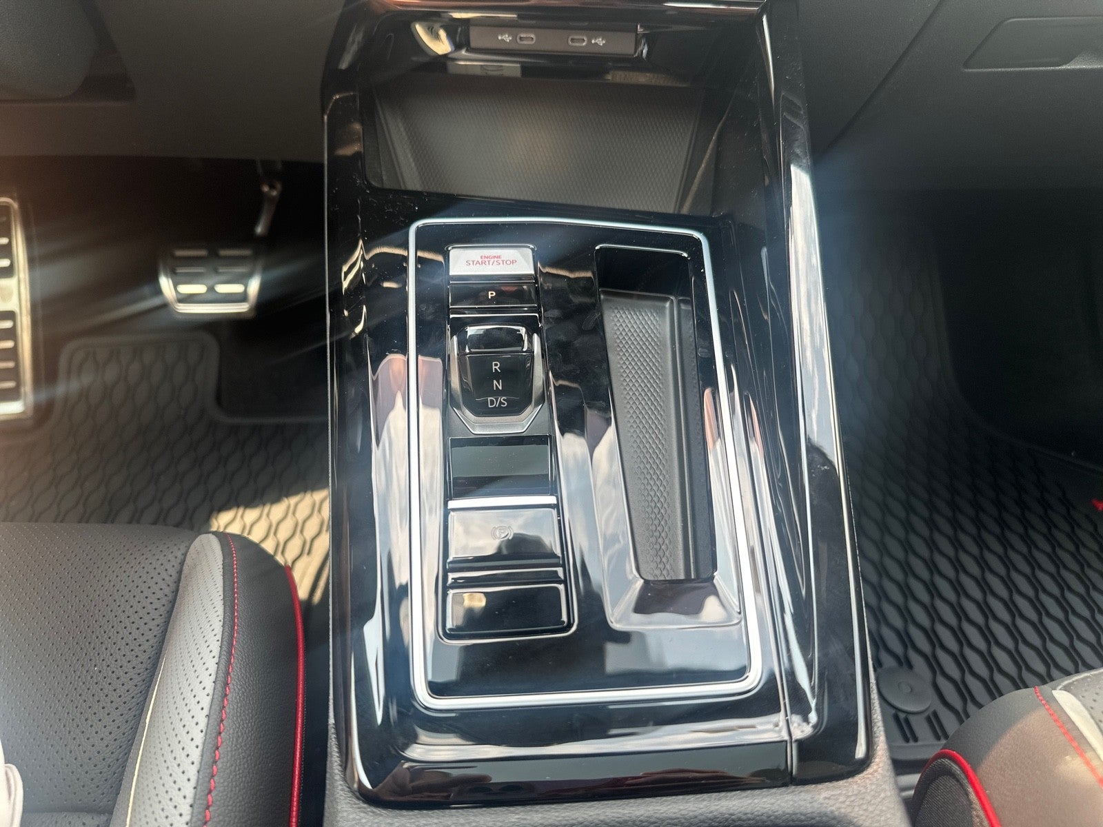 2025 Volkswagen Golf GTI 2.0T SE DSG